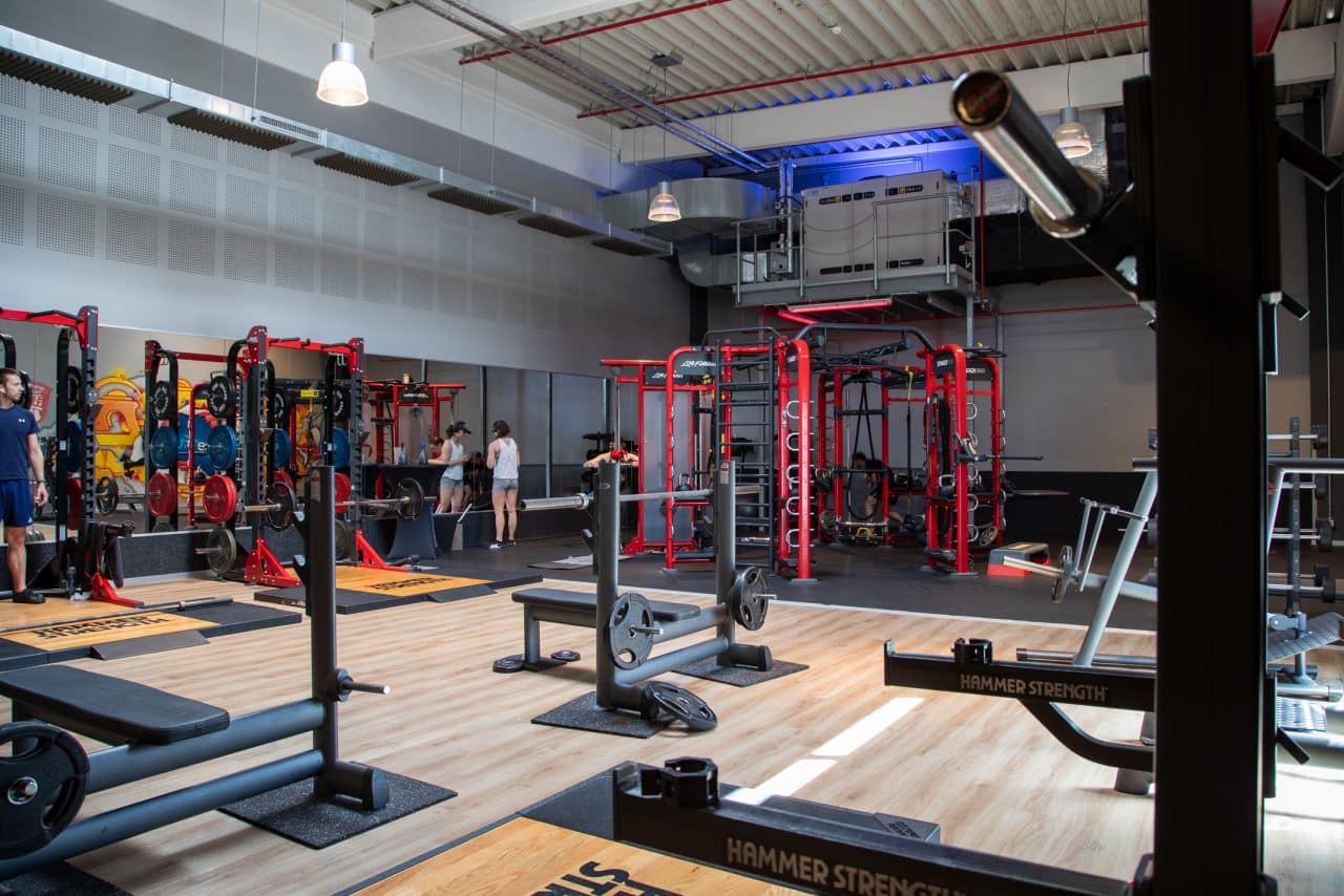 beneFit Fitnessstudio – Freihantelbereich