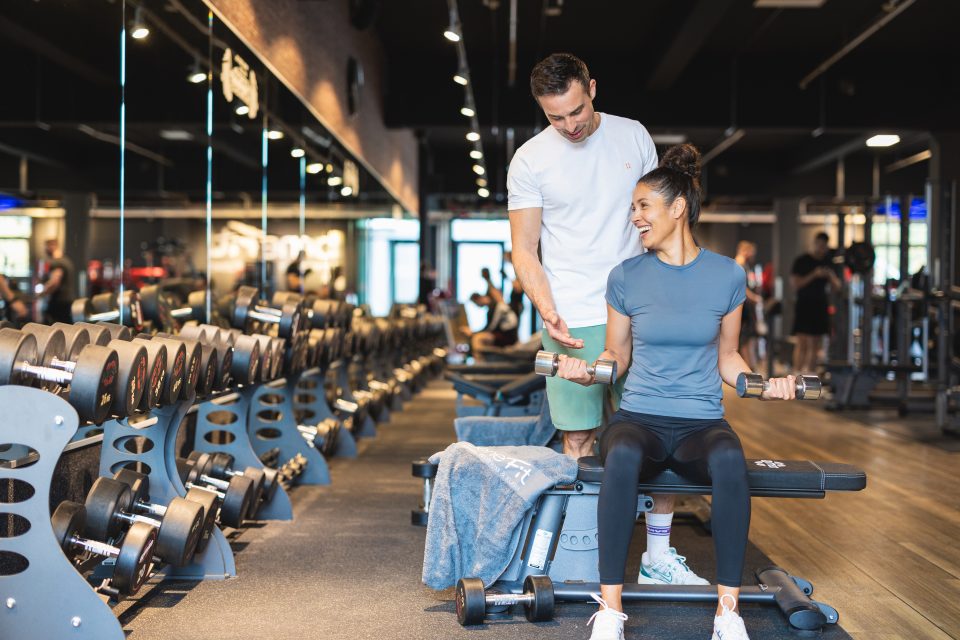 benefit-fitness-fitnessstudio-freihanteltraining-kurzhantel-hero