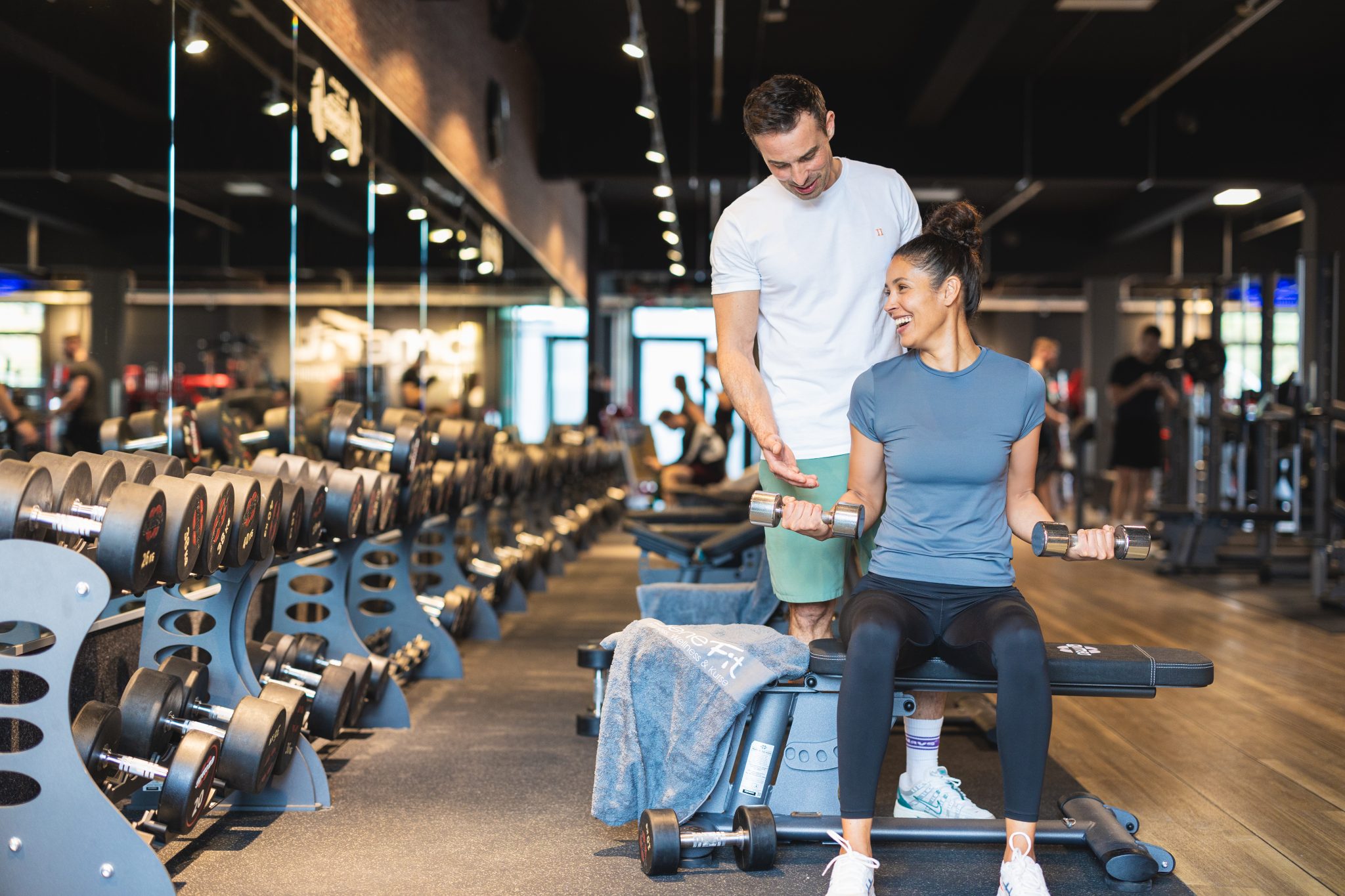 benefit-fitness-fitnessstudio-freihanteltraining-kurzhantel-hero