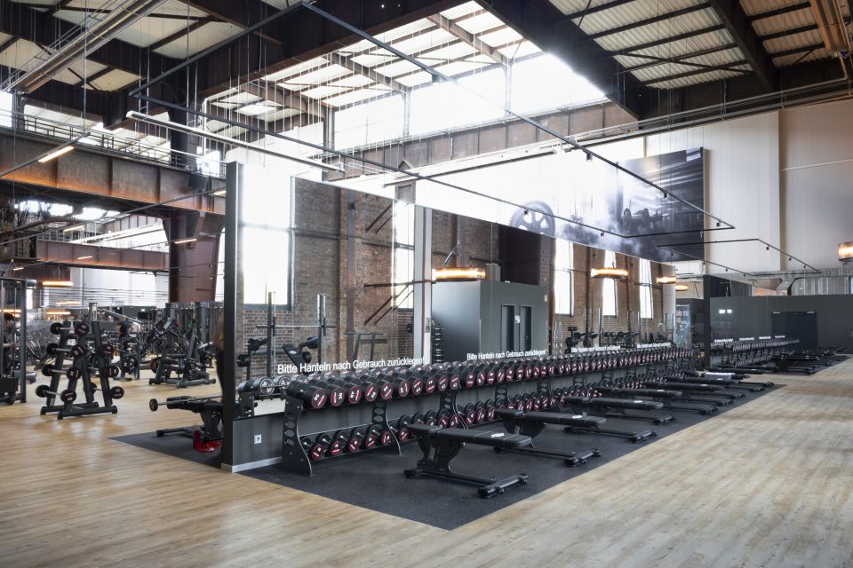 benefit-fitness-fitnessstudio-freihanteltraining-kurzhantel-rack